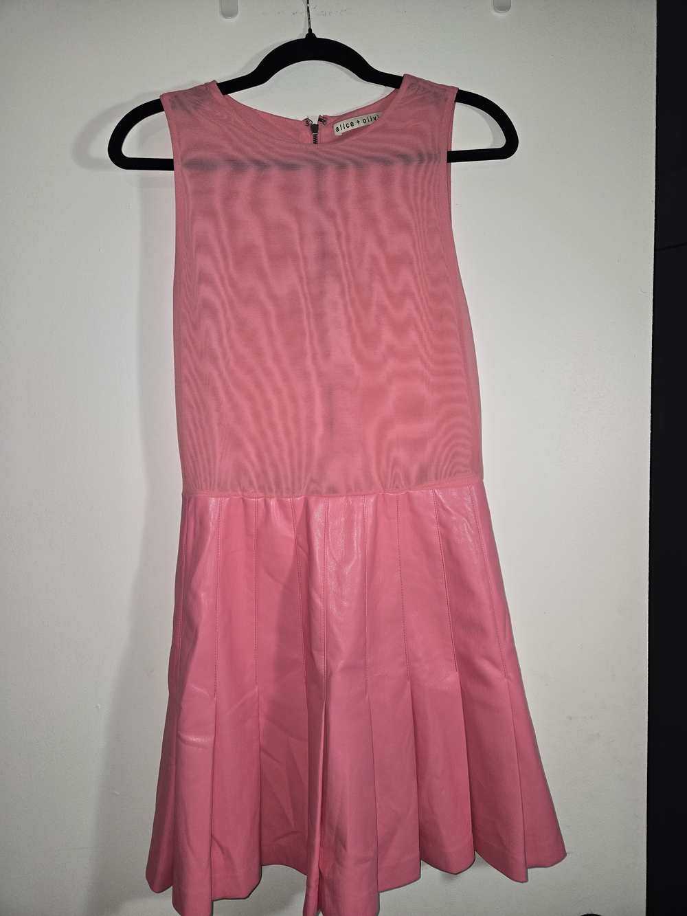 Alice + Olivia Hot Pink Sleeveless Pleated Mini Dress - Picture 2 of 4